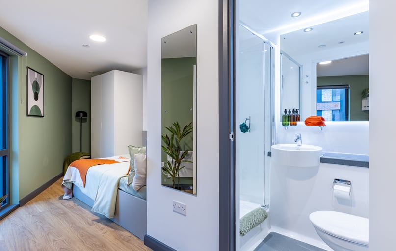 Gold En Suite, Winfield Court, The Island Quarter, Lace Market, Nottingham - Image 1